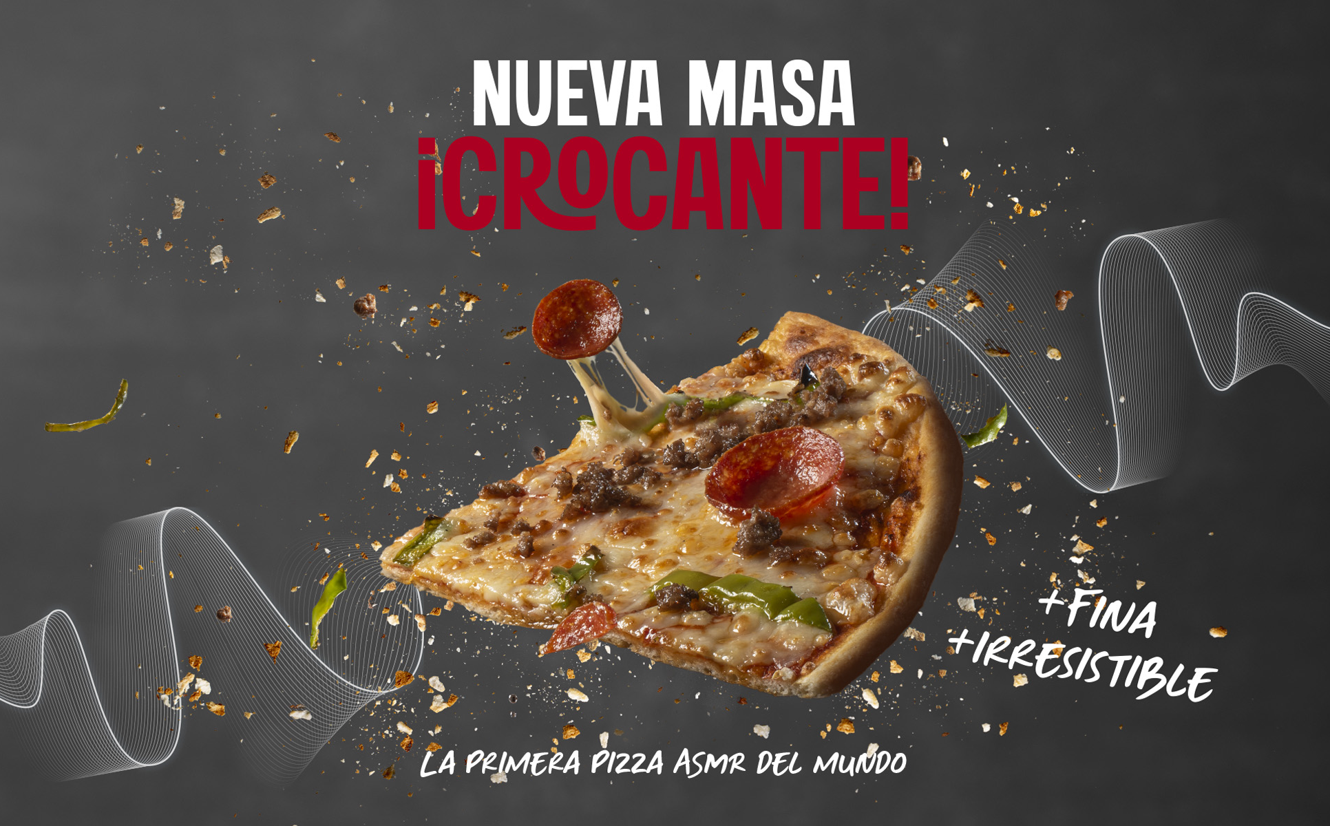 Porción de pizza de la nueva Masa Crocante de Pizzerías Carlos con efectos ASMR y claim 'La primera pizza ASMR del mundo' en Madrid